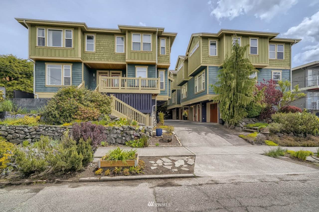418 Federal Avenue - Photo 1