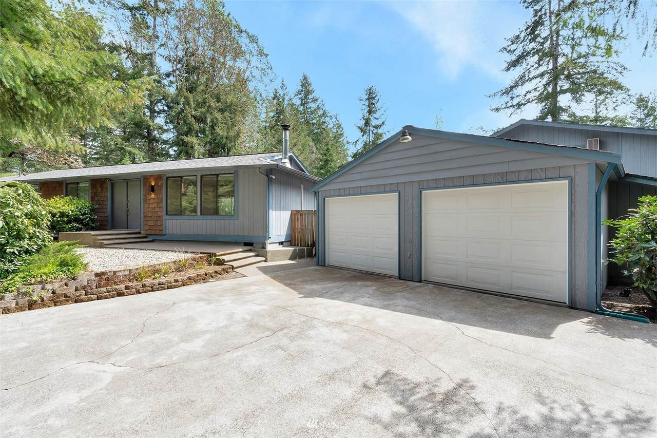 9908 159th Street - Photo 1