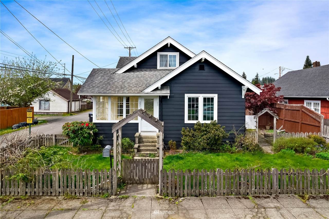 221 Chehalis Street - Photo 1