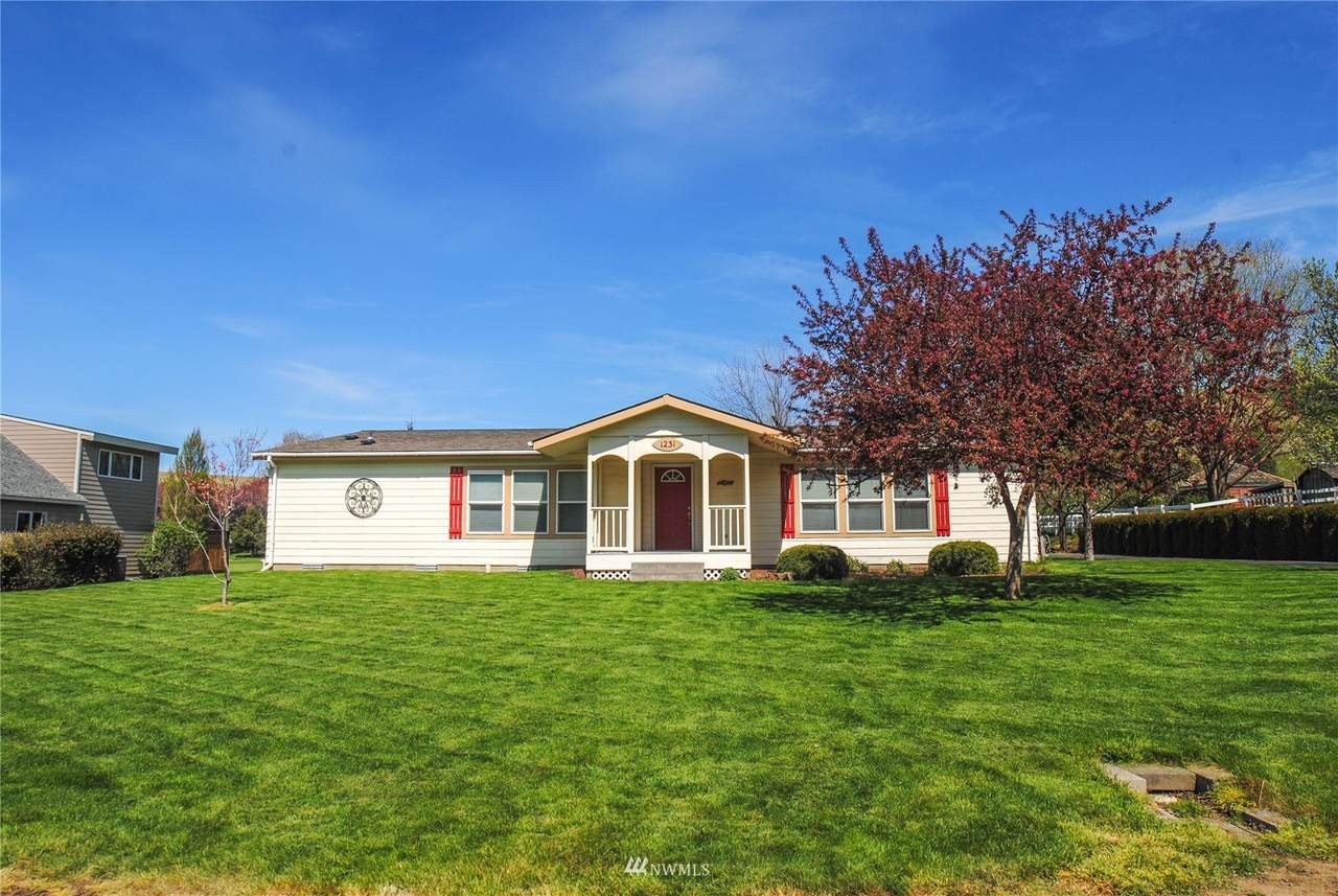 1231 5th Street - Photo 1