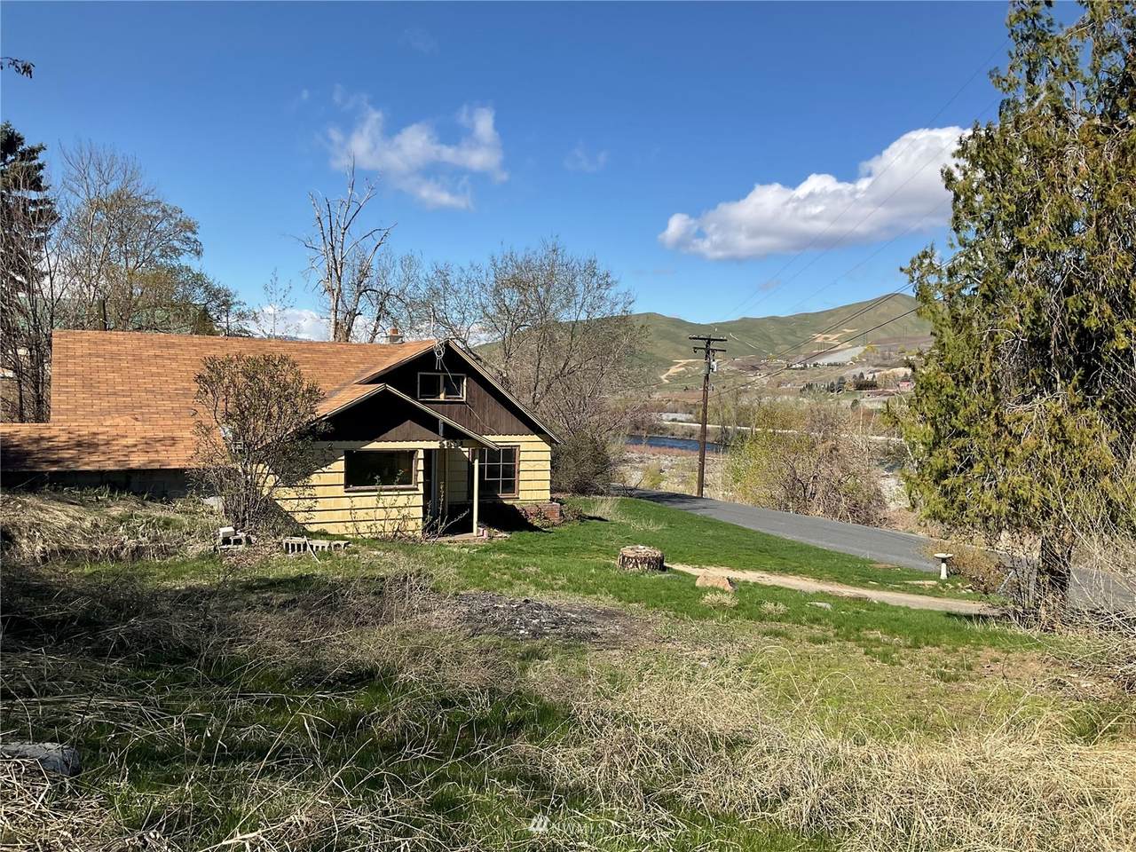 2091 Sleepy Hollow Rd - Photo 1