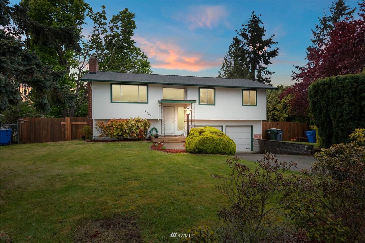 10206 108th Avenue - Photo 1