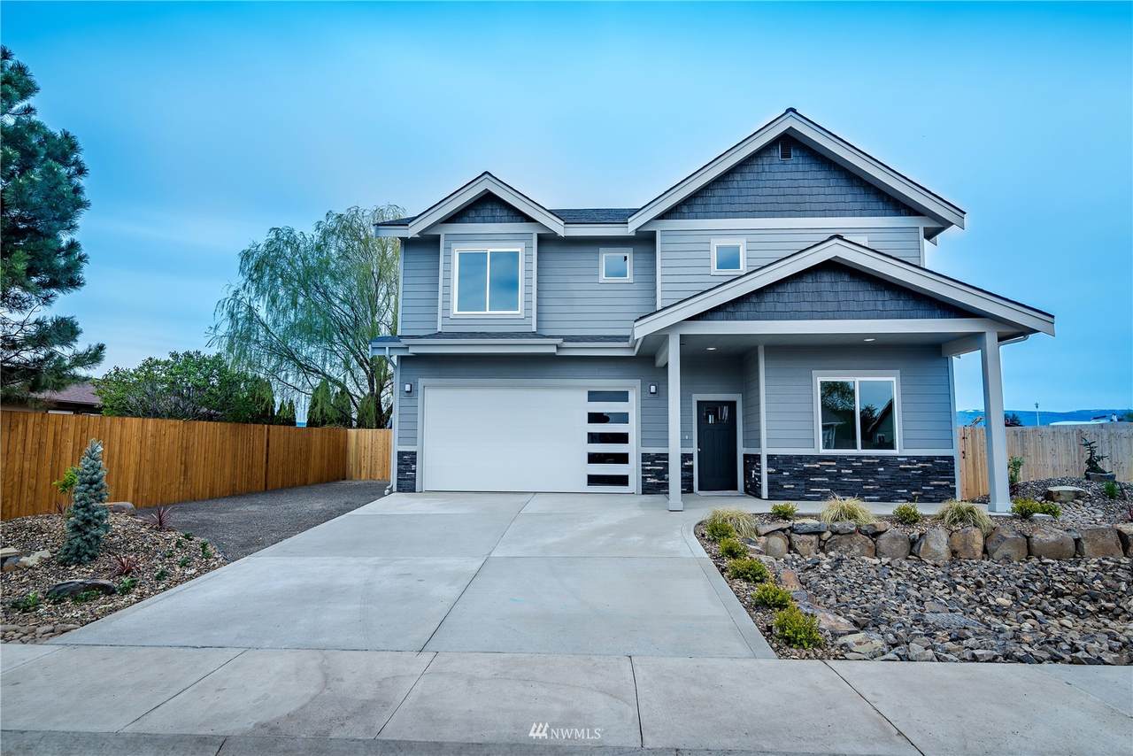 405 Countryside Avenue - Photo 1