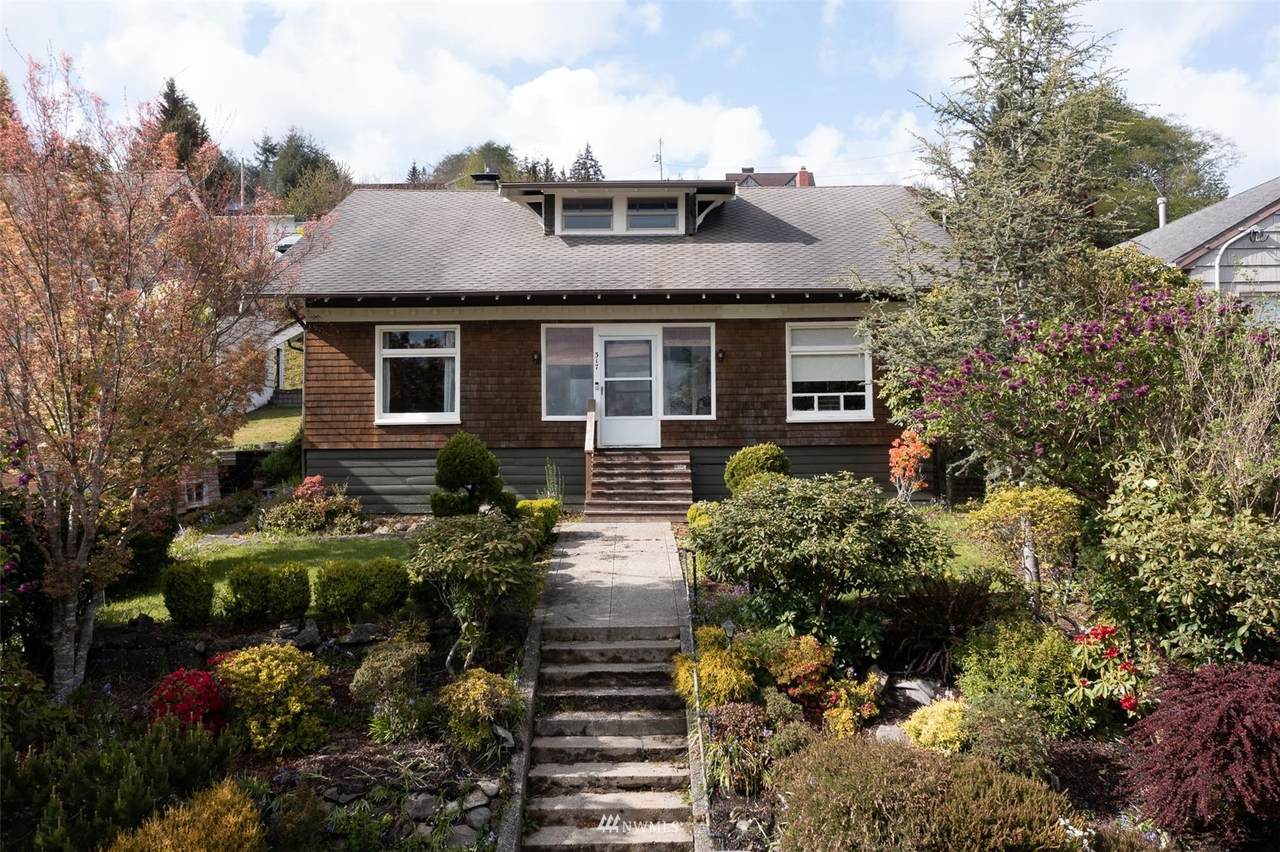 317 Sunset Drive - Photo 1