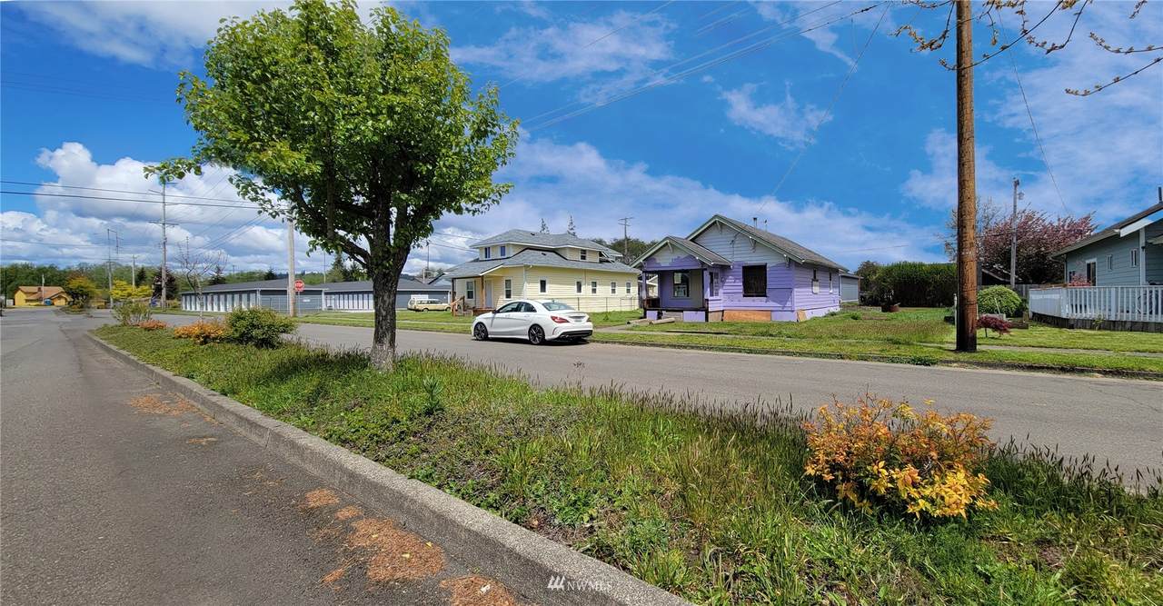 813 2nd Street - Photo 1