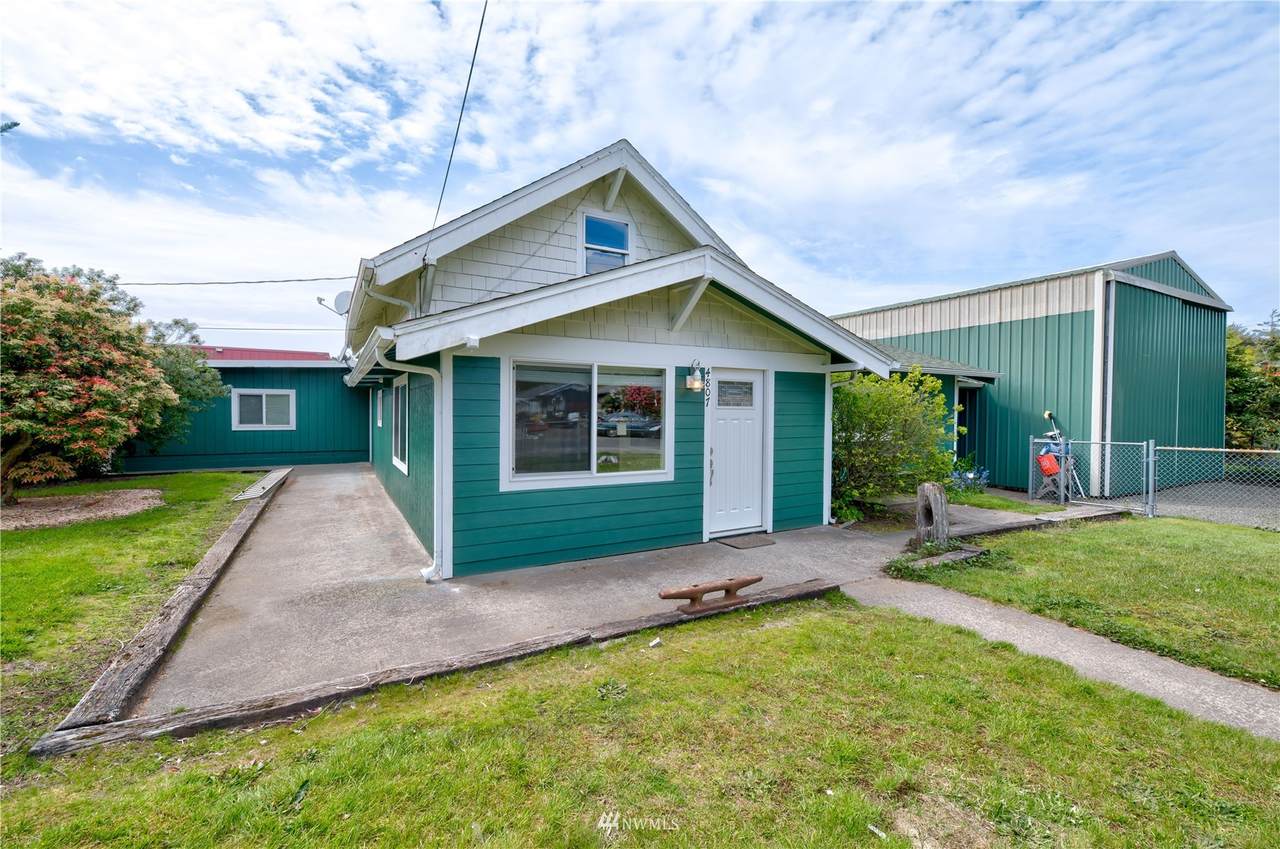 4807 N Place - Photo 1