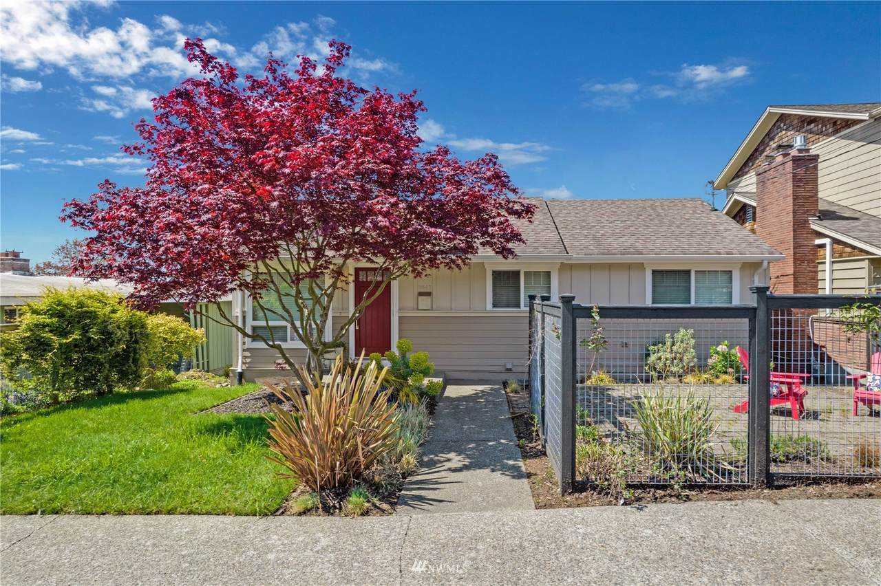 8647 46th Avenue - Photo 1