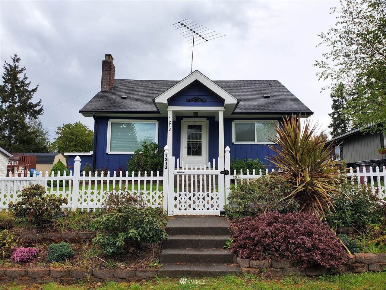 1213 Bayview Avenue - Photo 1