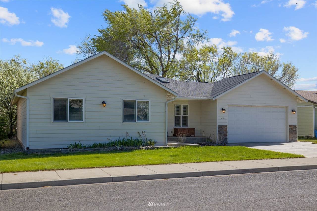 608 10th Avenue - Photo 1