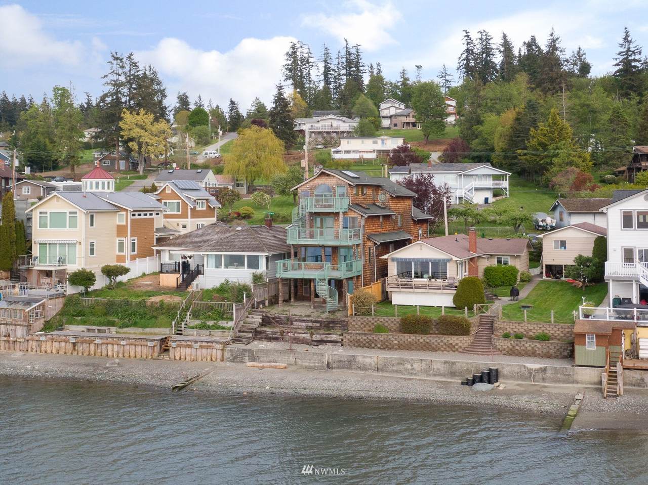 19118 Soundview Drive - Photo 1