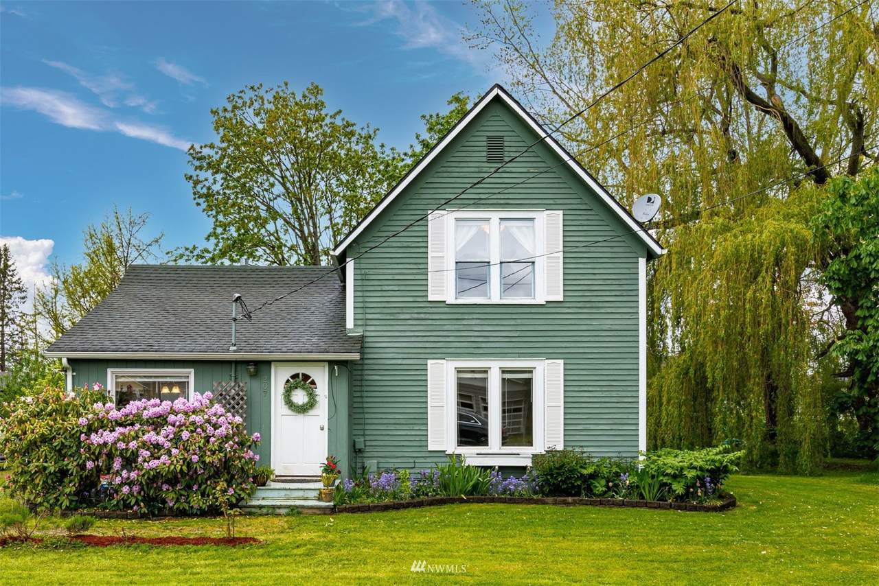 207 2nd Street - Photo 1