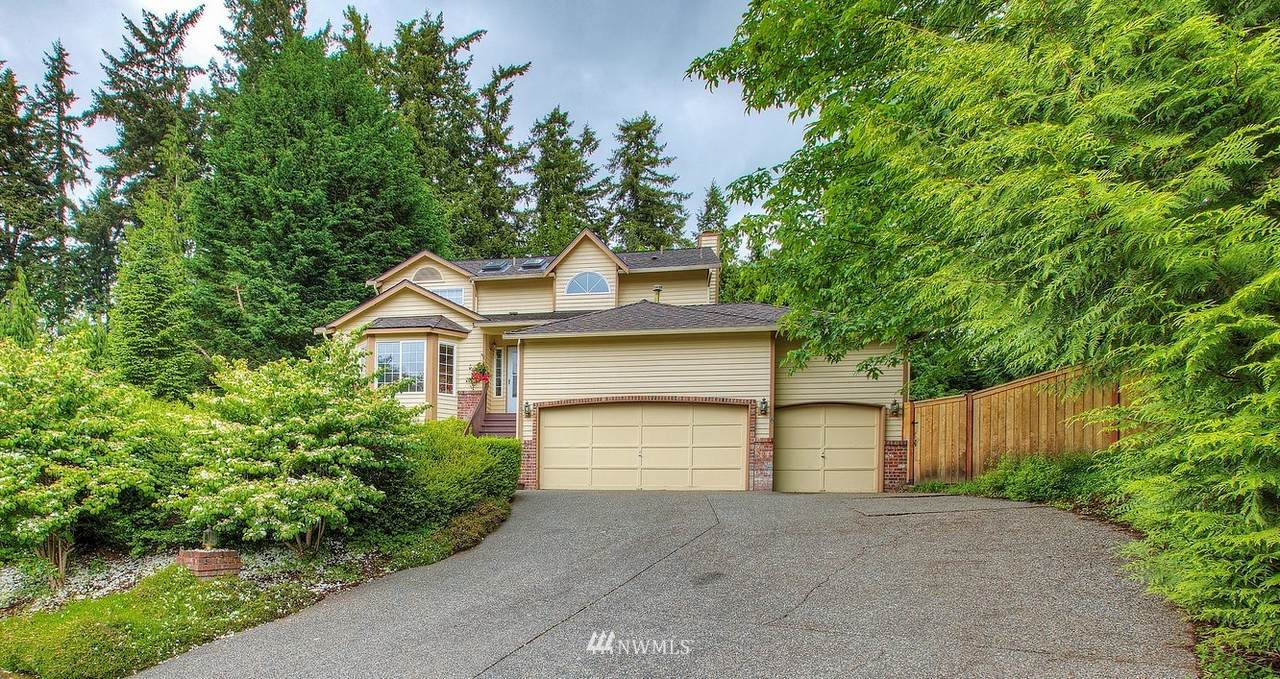 807 198th Avenue - Photo 1