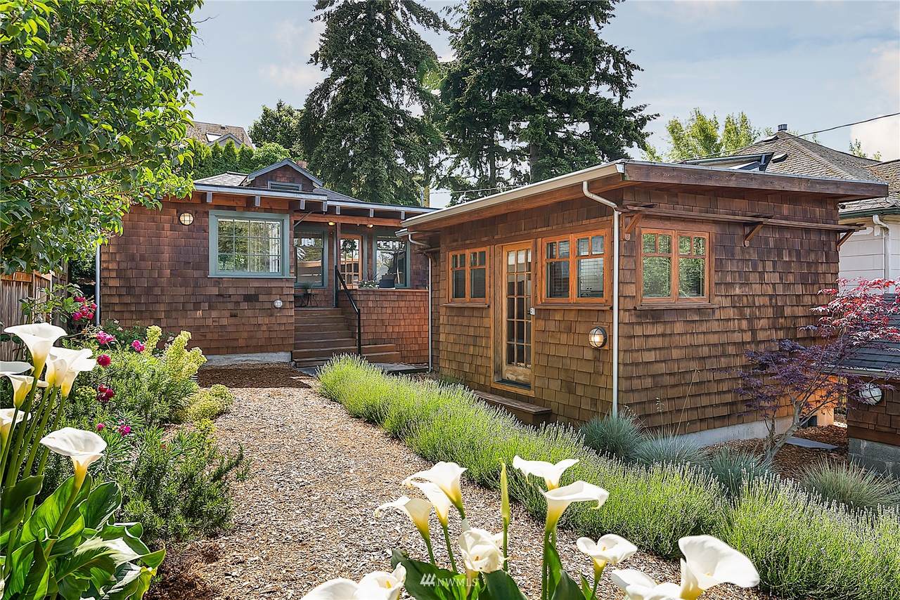 3950 Greenwood Avenue - Photo 1