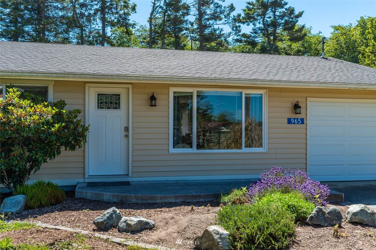 965 Ferry Avenue - Photo 1