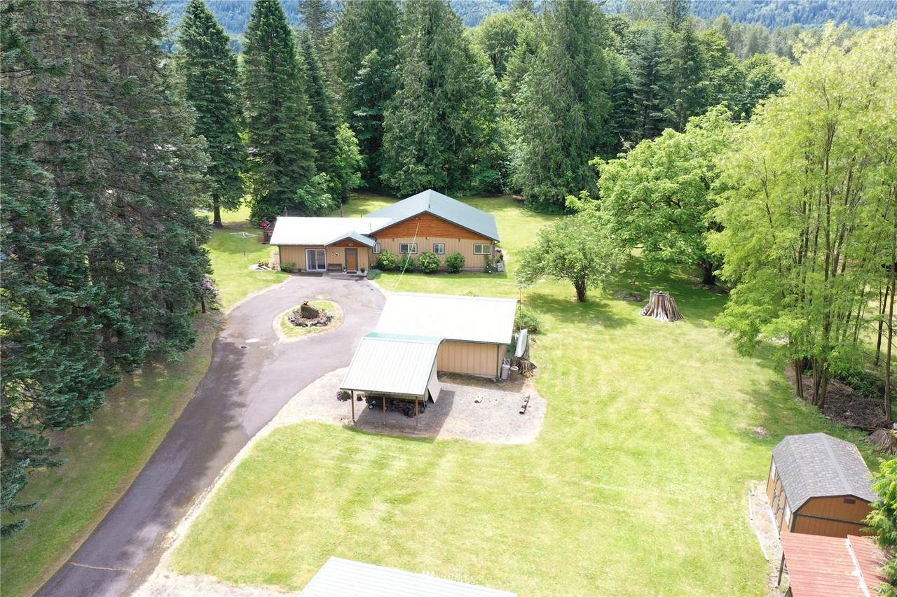 1368 Silverbrook Road - Photo 1