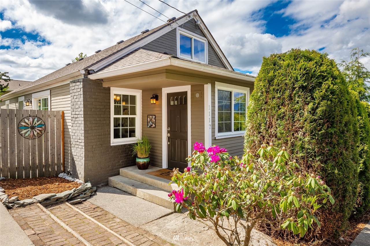1117 Waugh Road - Photo 1