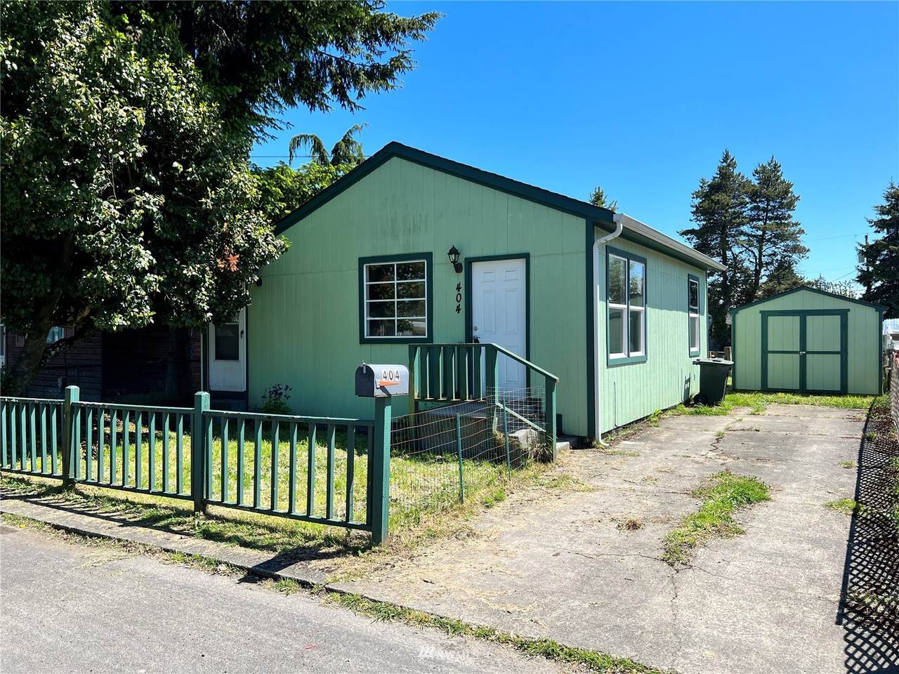 404 Rosewood Street - Photo 1