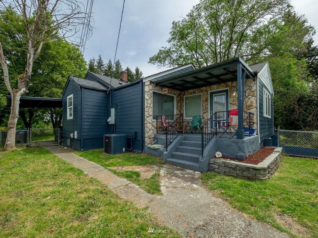 214 Bremerton Boulevard - Photo 1