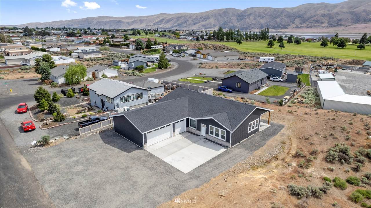 314 Airport Way - Photo 1
