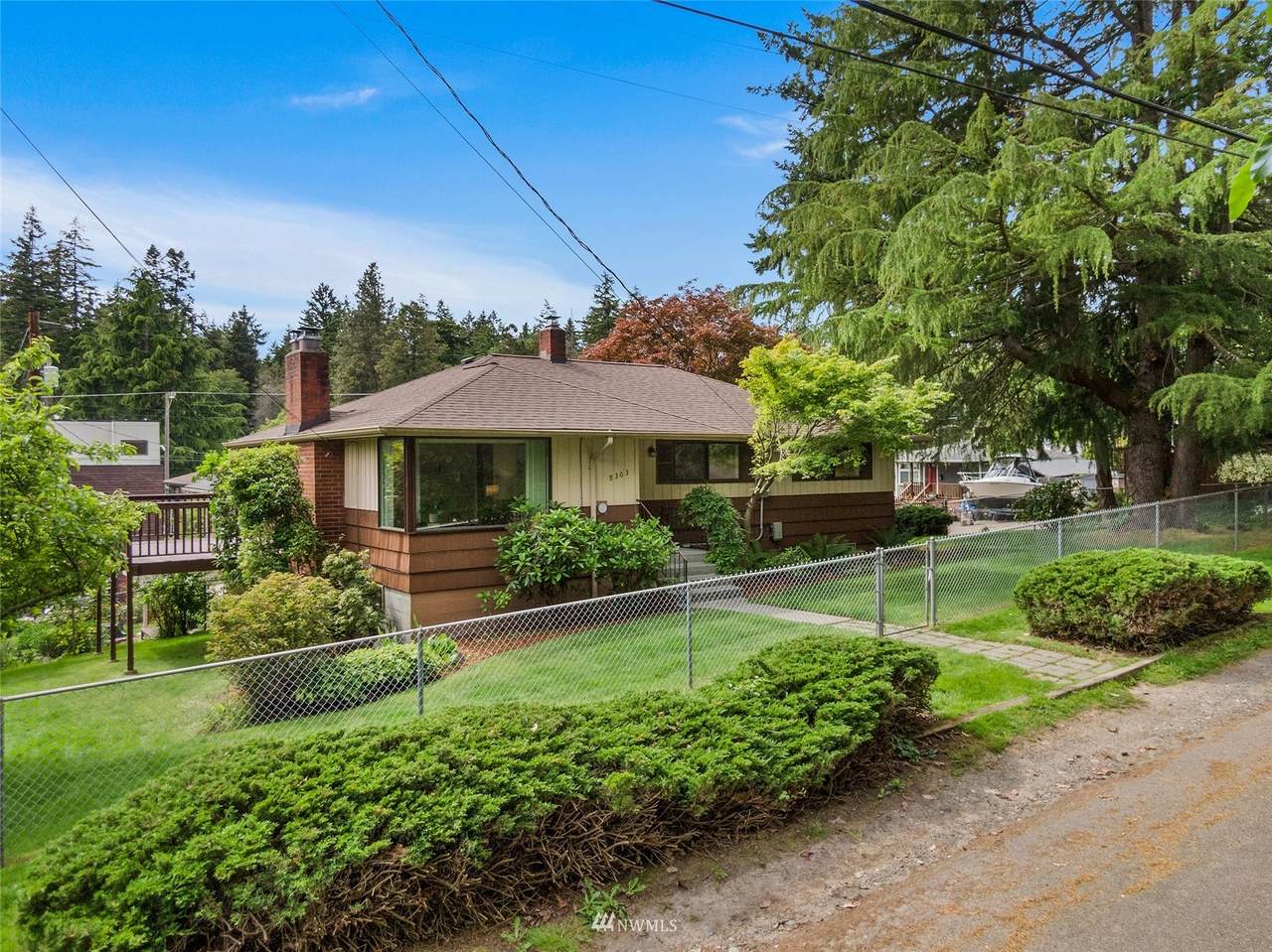 8303 46th Avenue - Photo 1