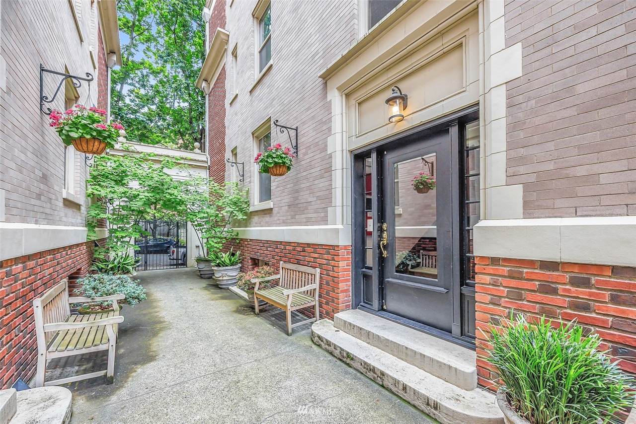 125 Warren Avenue - Photo 1