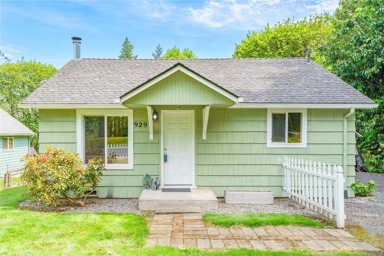 929 99th Avenue - Photo 1