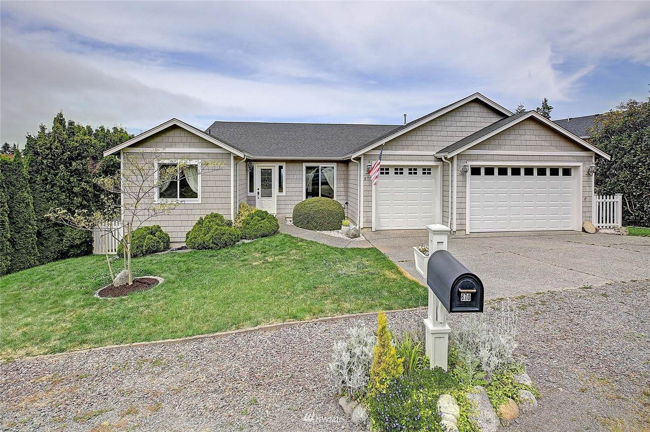 670 Island View Drive - Photo 1