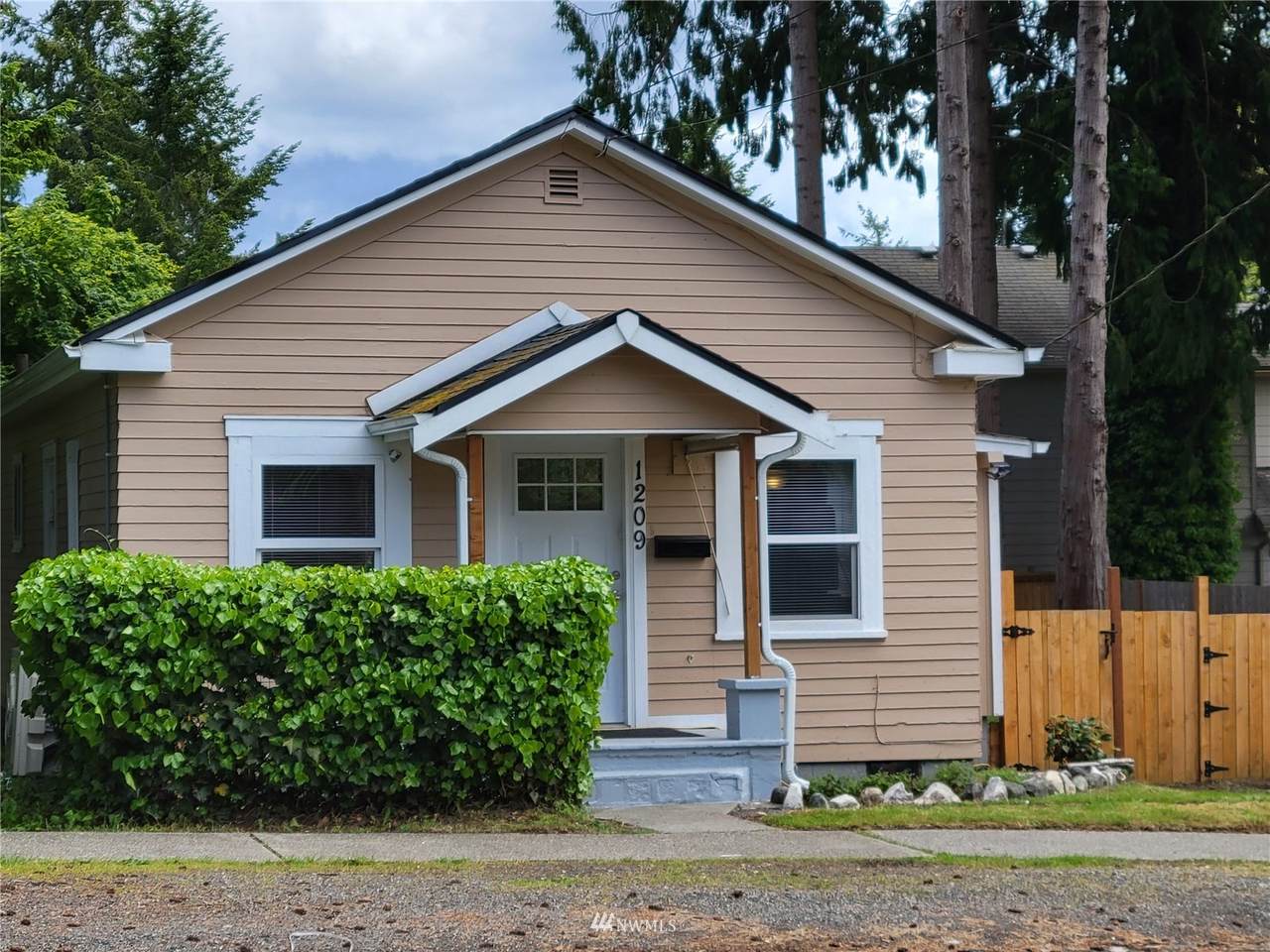 1209 San Francisco Avenue - Photo 1