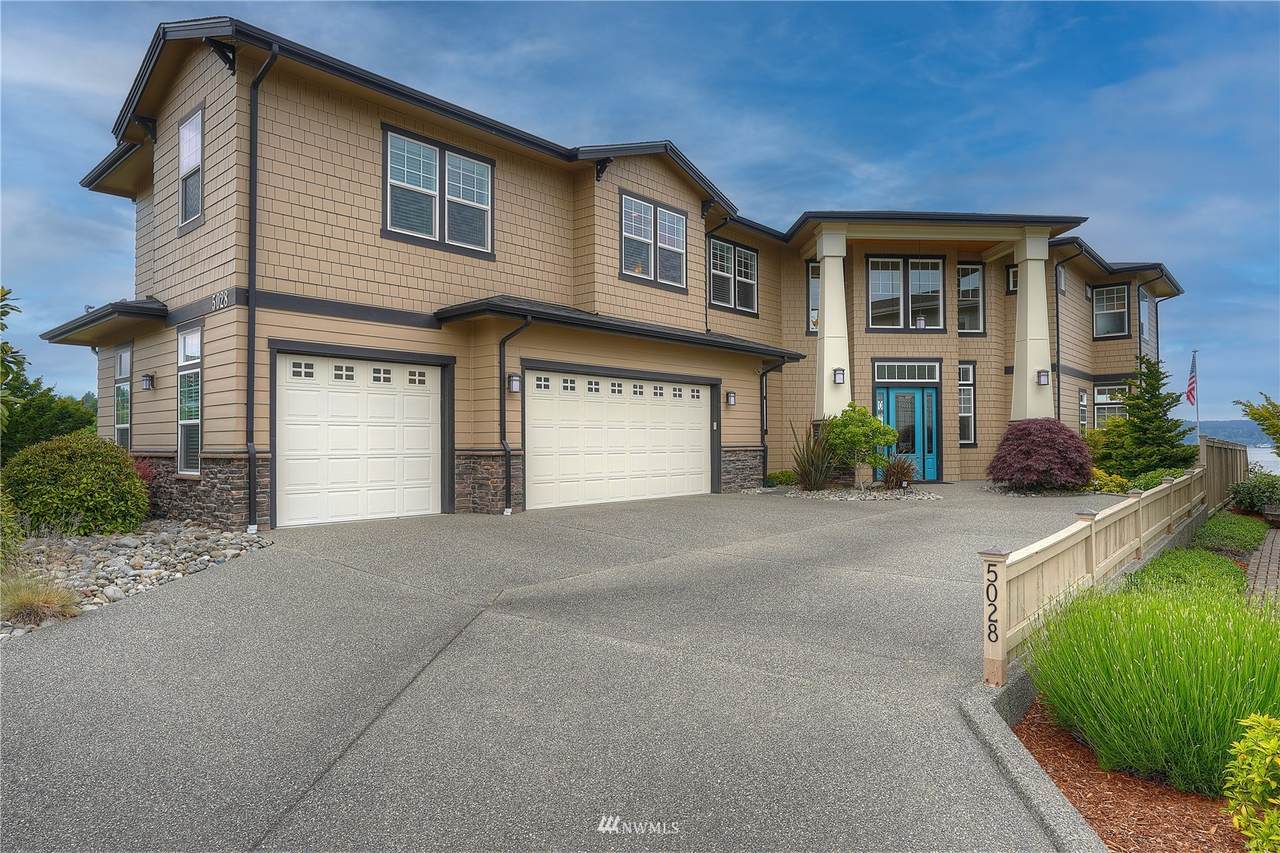 5028 Villard Street - Photo 1