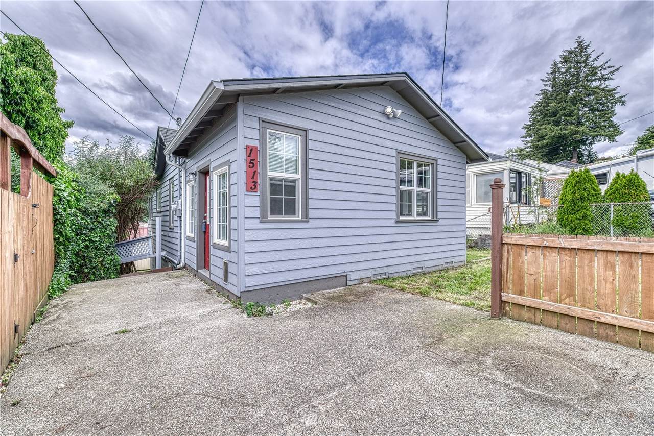 1513 Wycoff Avenue - Photo 1