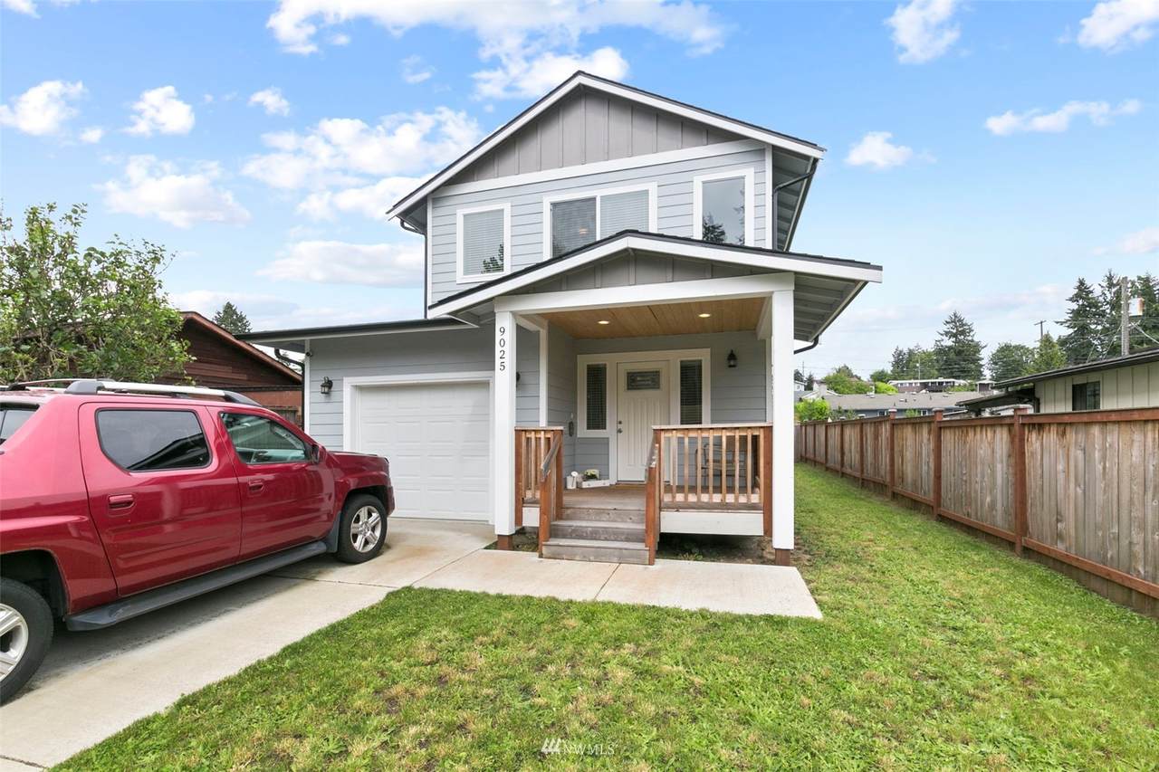 9025 Thompson Avenue - Photo 1