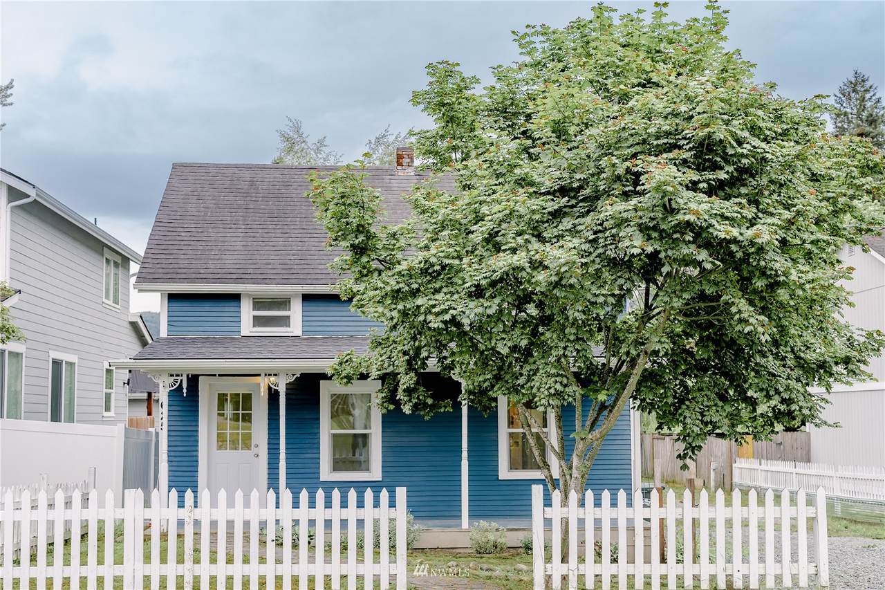 625 Center Street - Photo 1