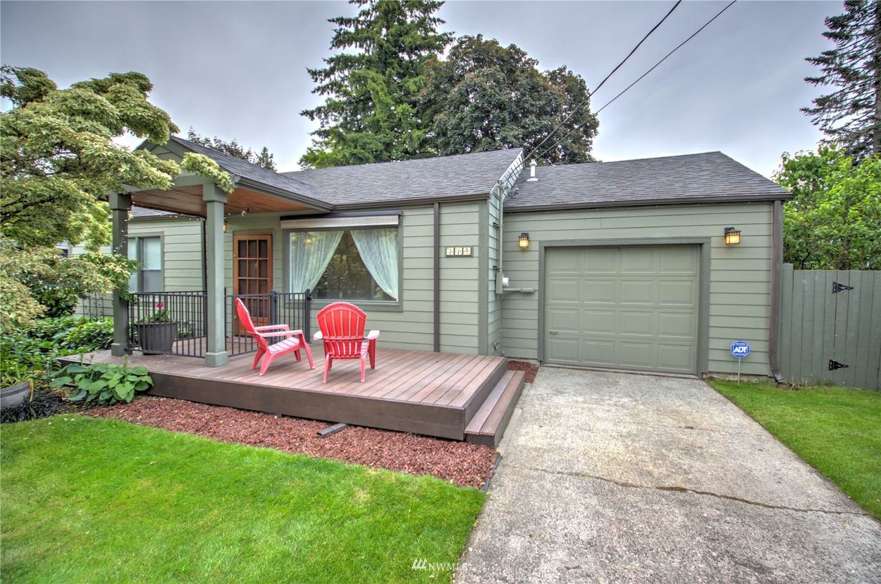 319 Laurelhurst Drive - Photo 1