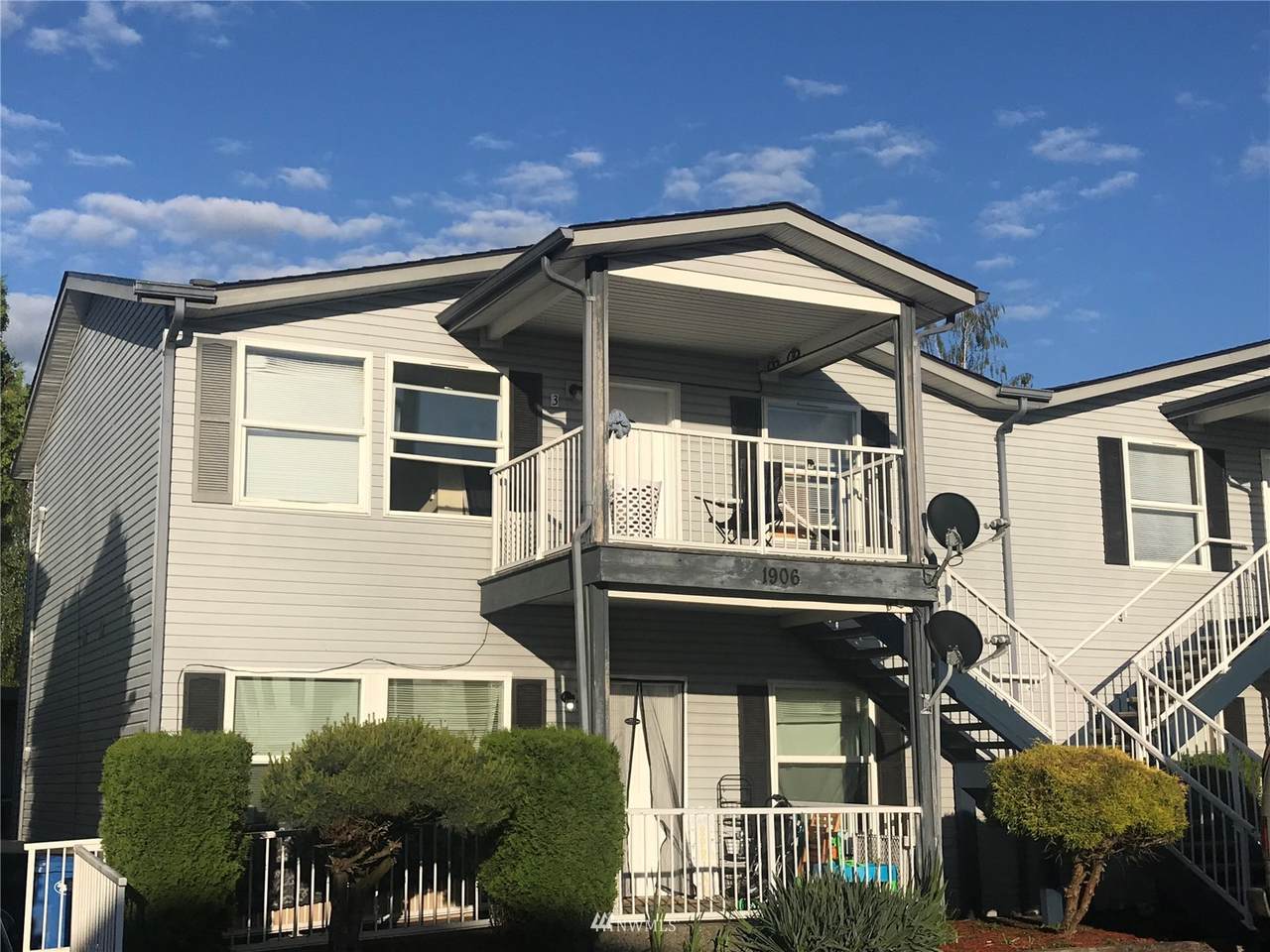 1906 Ahlers Avenue - Photo 1