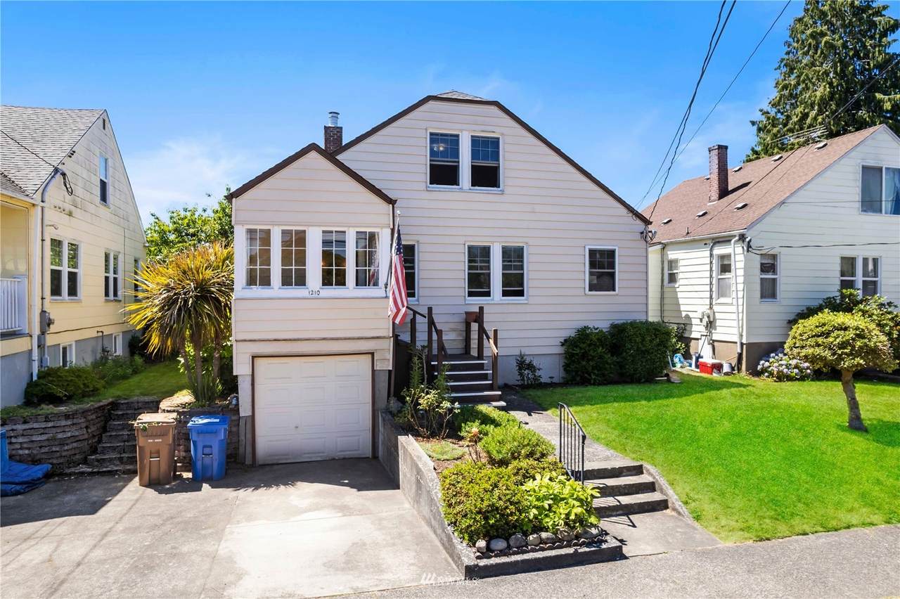 1210 Proctor Street - Photo 1