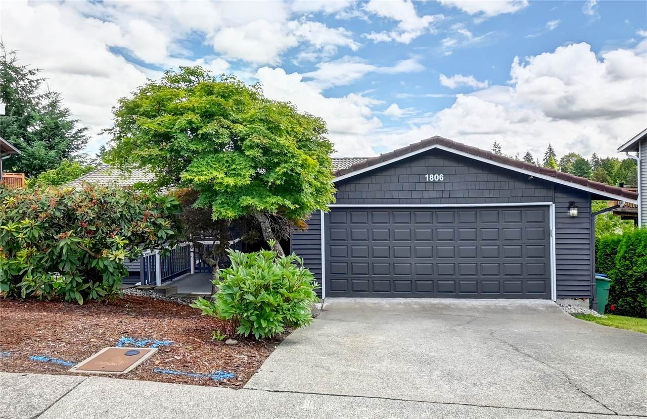1806 Ferndale Avenue - Photo 1