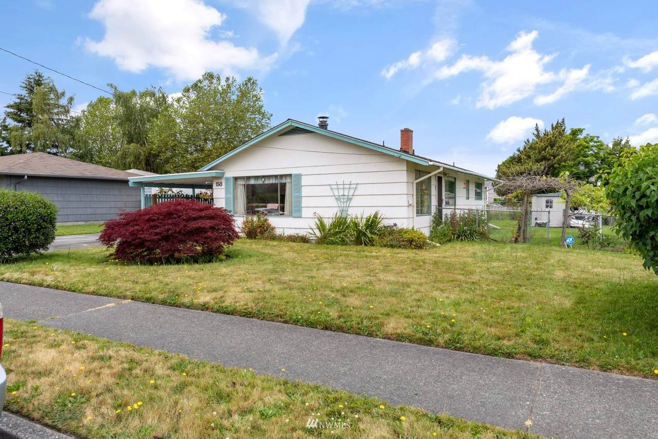88 8th Avenue - Photo 1