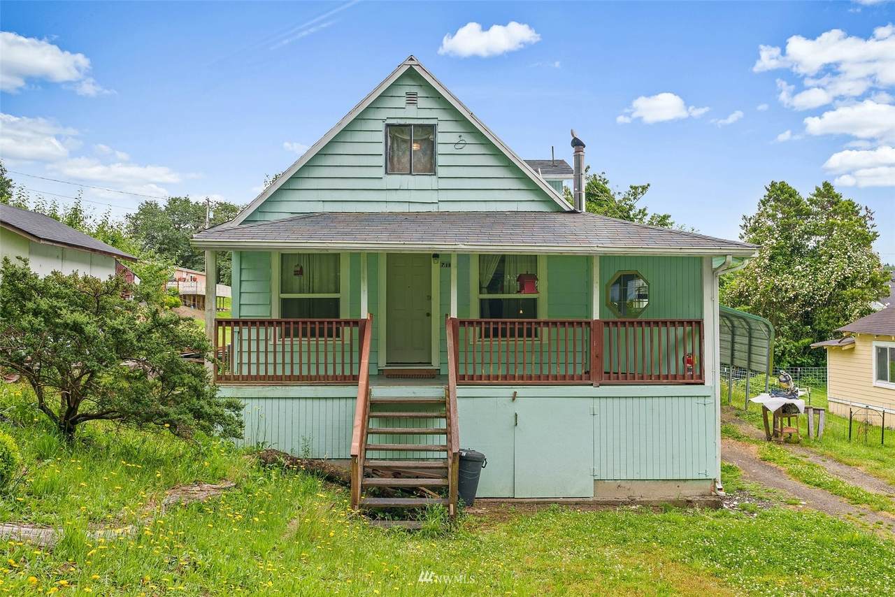 718 Dakota Street - Photo 1