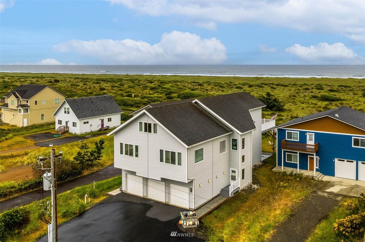 979 S Sand Dune Avenue - Photo 1