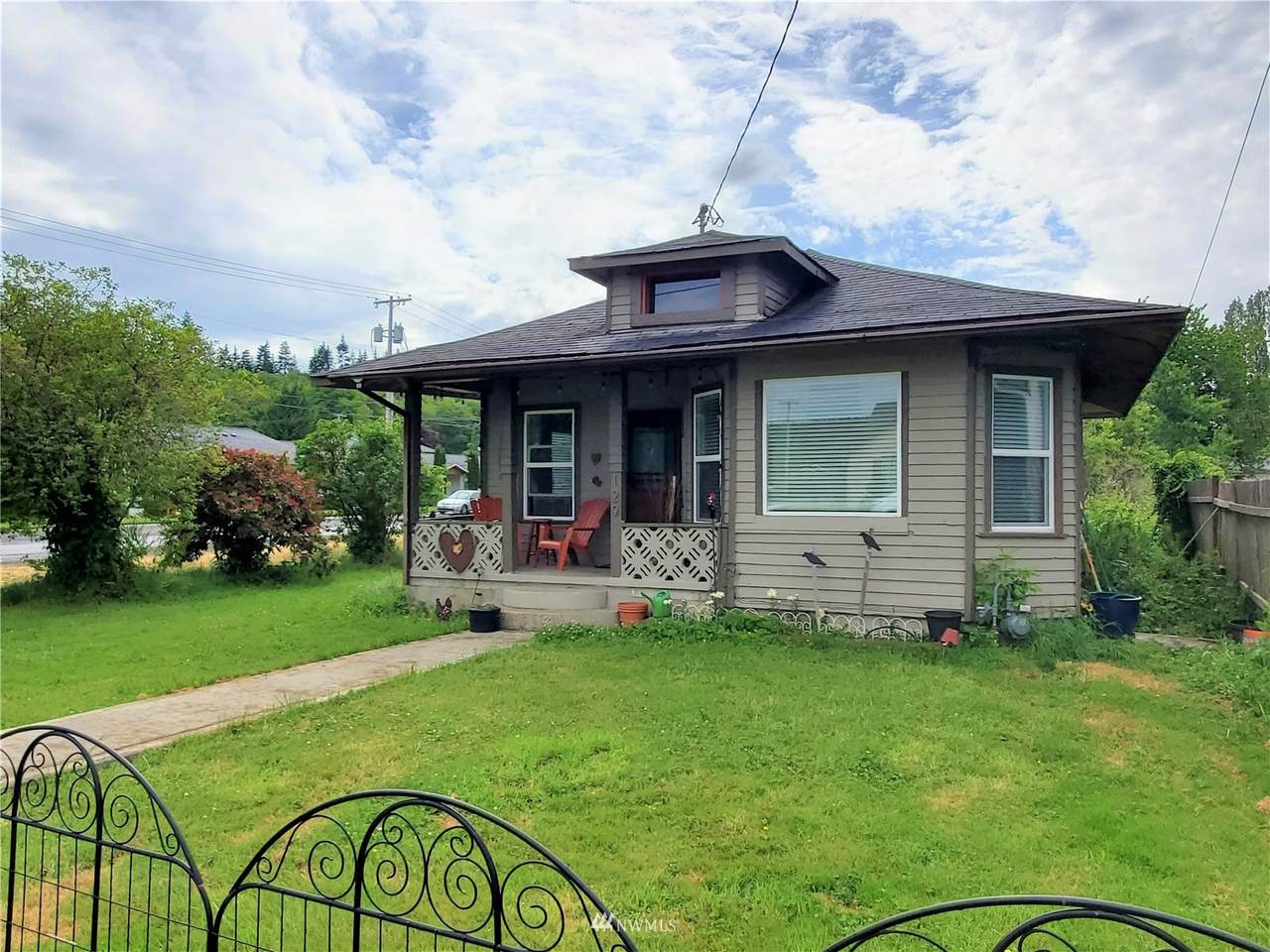129 6th Street - Photo 1