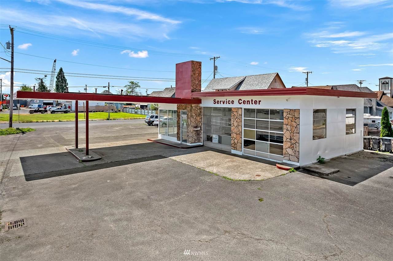 301 Lincoln Street - Photo 1