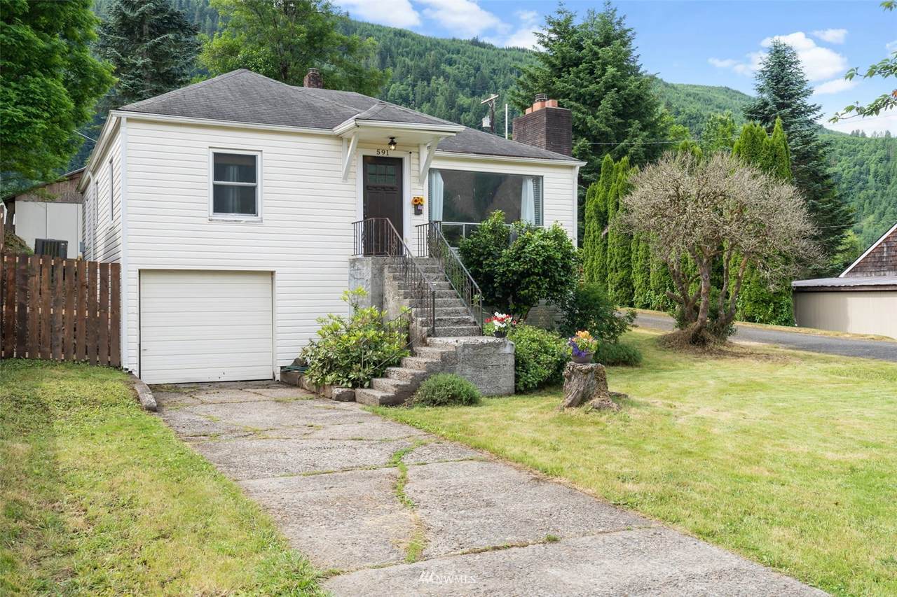 591 Division Avenue - Photo 1