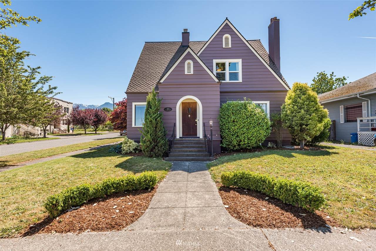 202 10th Street - Photo 1