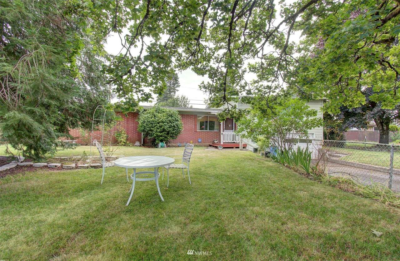 105 94th Avenue - Photo 1