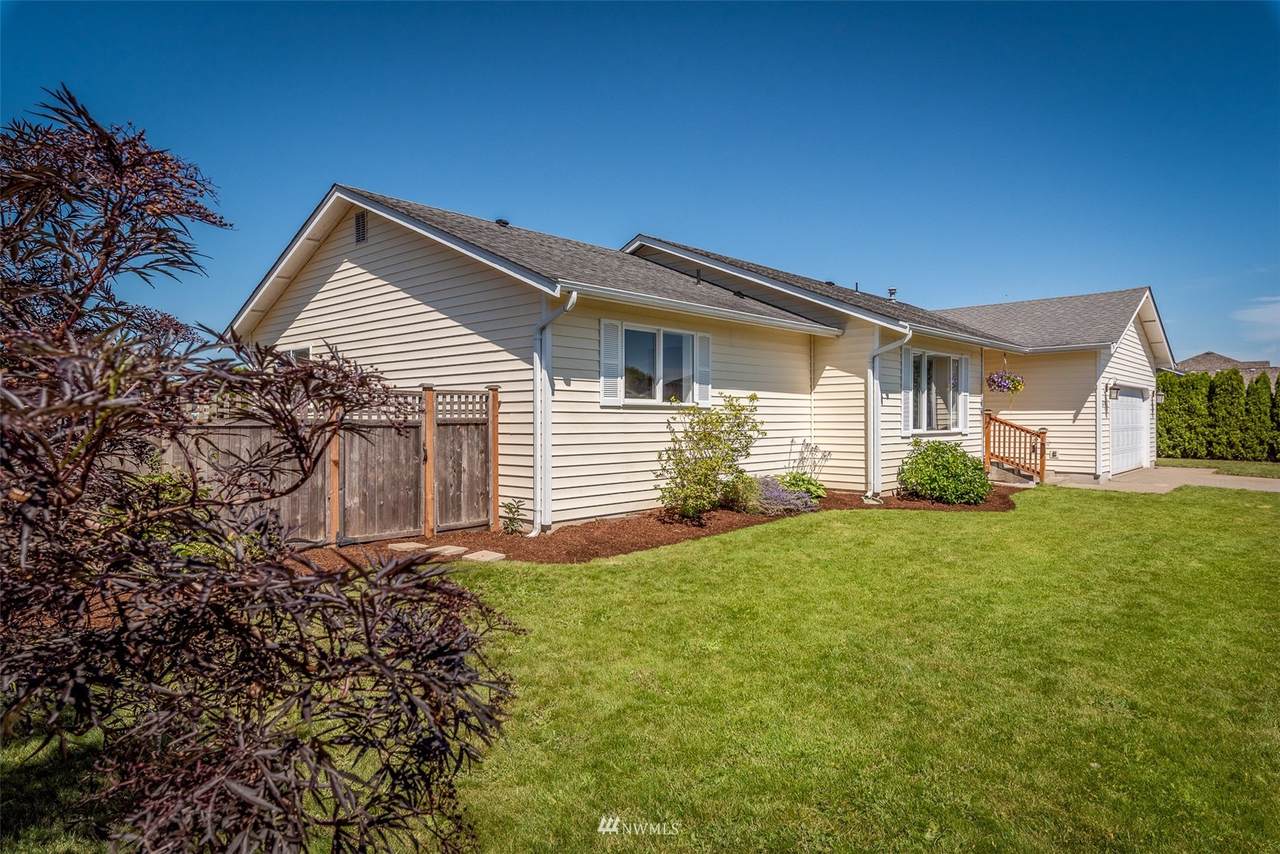 625 Dahlia Street - Photo 1