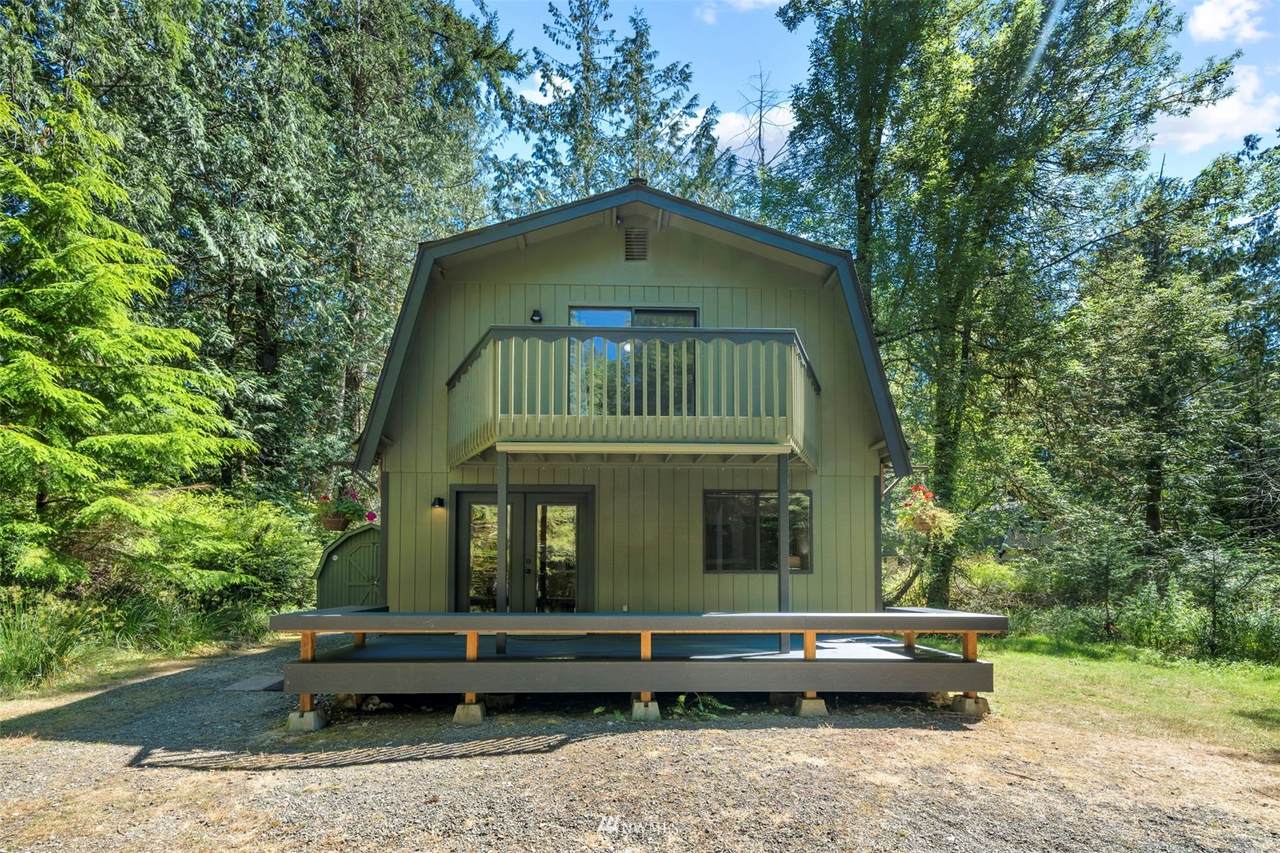 438 Pointes Drive - Photo 1