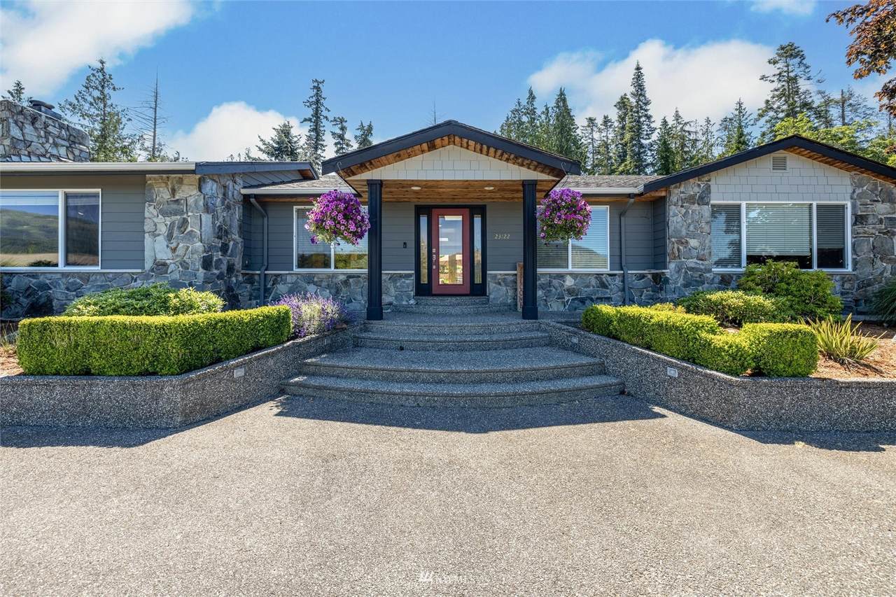23122 Buchanan Street - Photo 1