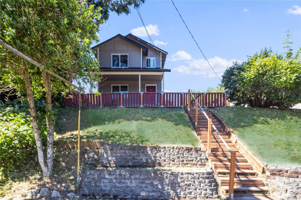 920 Hull Avenue - Photo 1