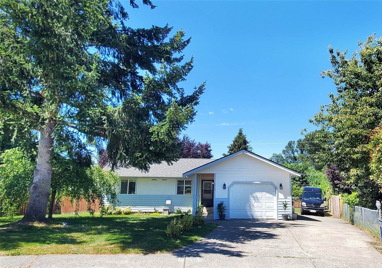 1711 Meadow Drive - Photo 1