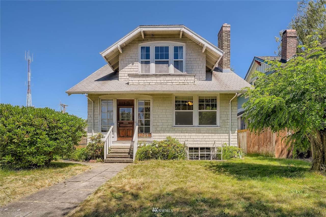 1209 Ainsworth Avenue - Photo 1